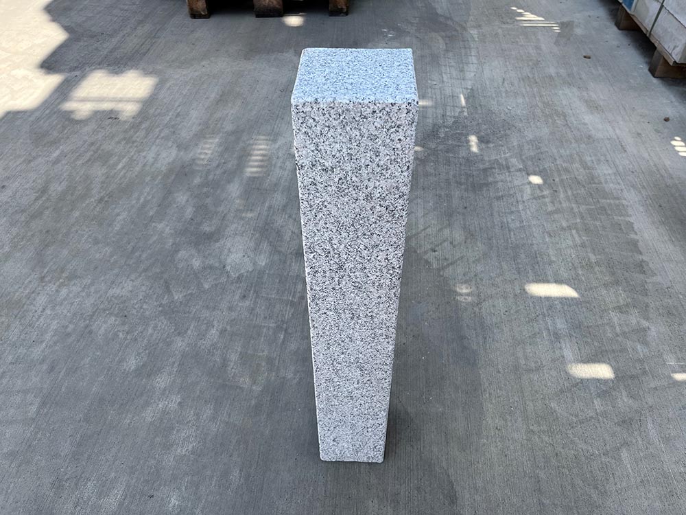 Granit-Quadrat-Palisade hellgrau 12x12x75 cm